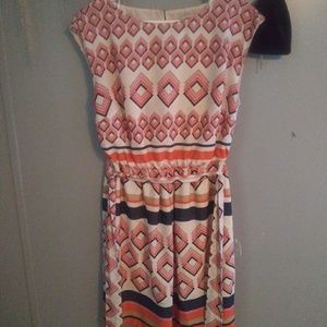 Stunning Jessica Howard dress.